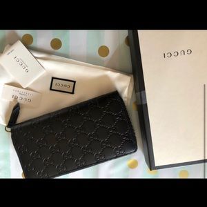 NEW GUCCI BLACK SIGNATURE GG WALLET